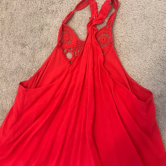 SUPER CUTE!! sleeveless Red high neck top - Picture 3 of 3